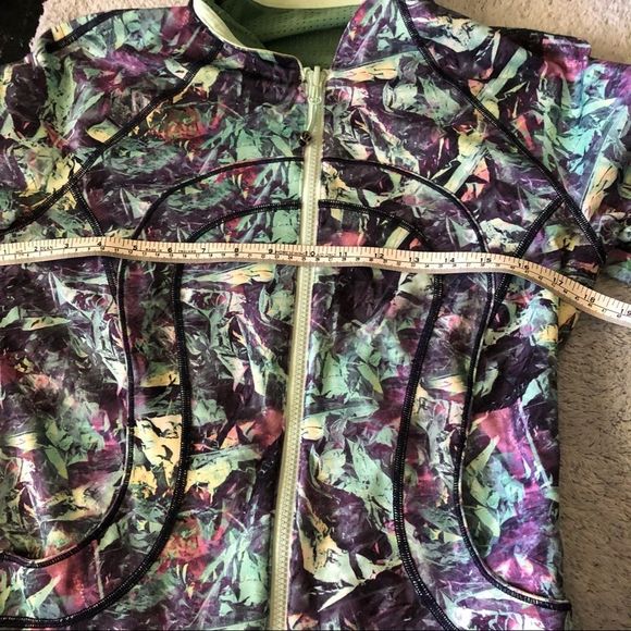 Lululemon Find Your Bliss jacket size 8 - Picture 4 of 6